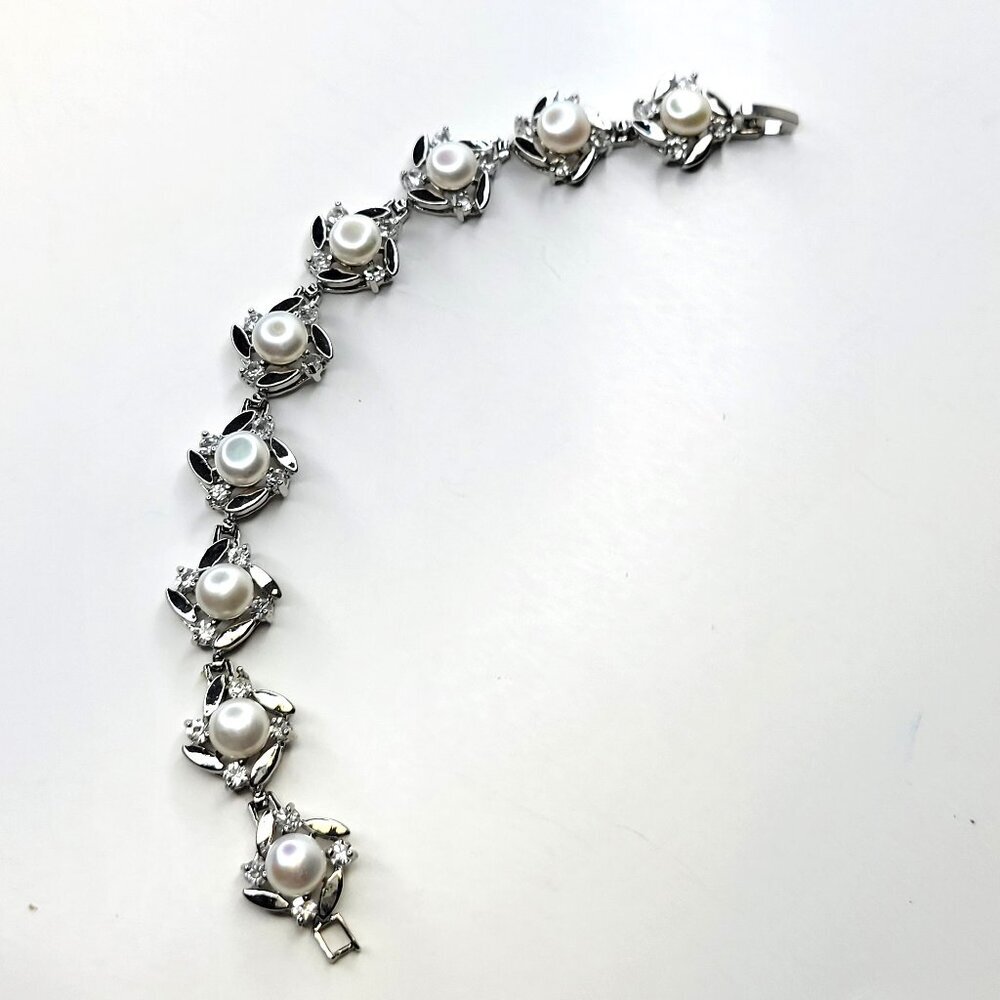 White Pearls Bracelet with Crystals in Silvery Rhodium Floral Shape Bracelet
